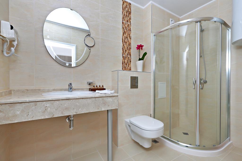 Private Apartments In White Rock Castle Balchik Habitación foto
