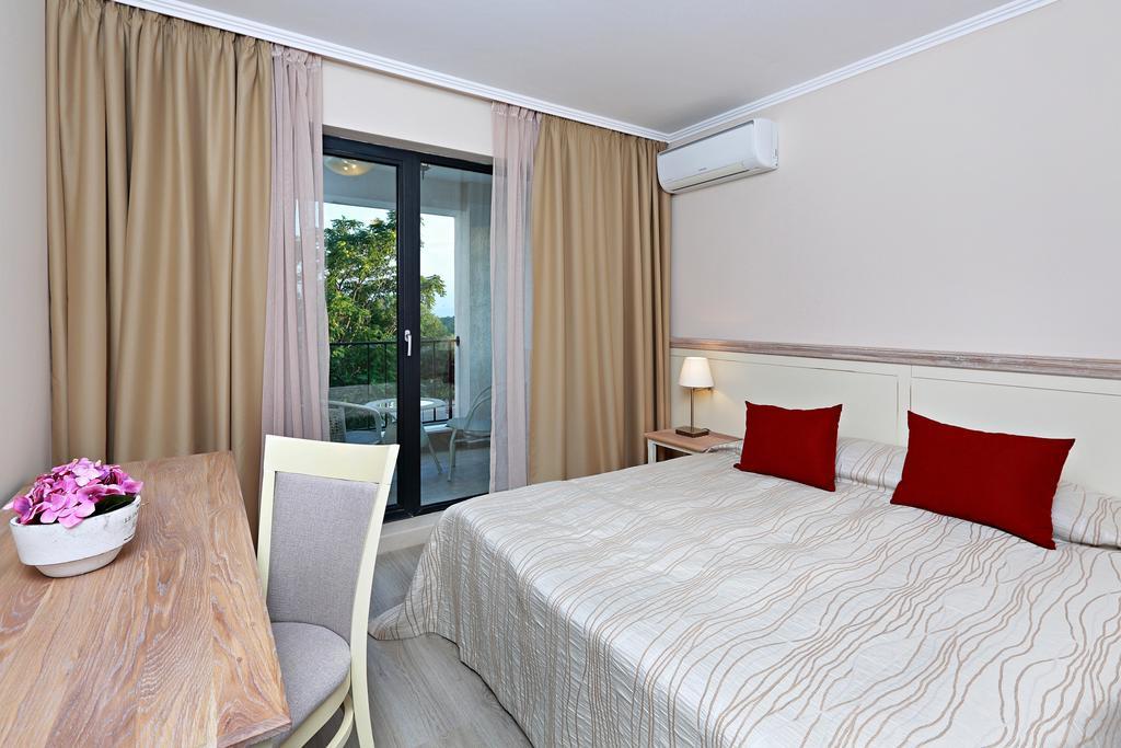 Private Apartments In White Rock Castle Balchik Habitación foto
